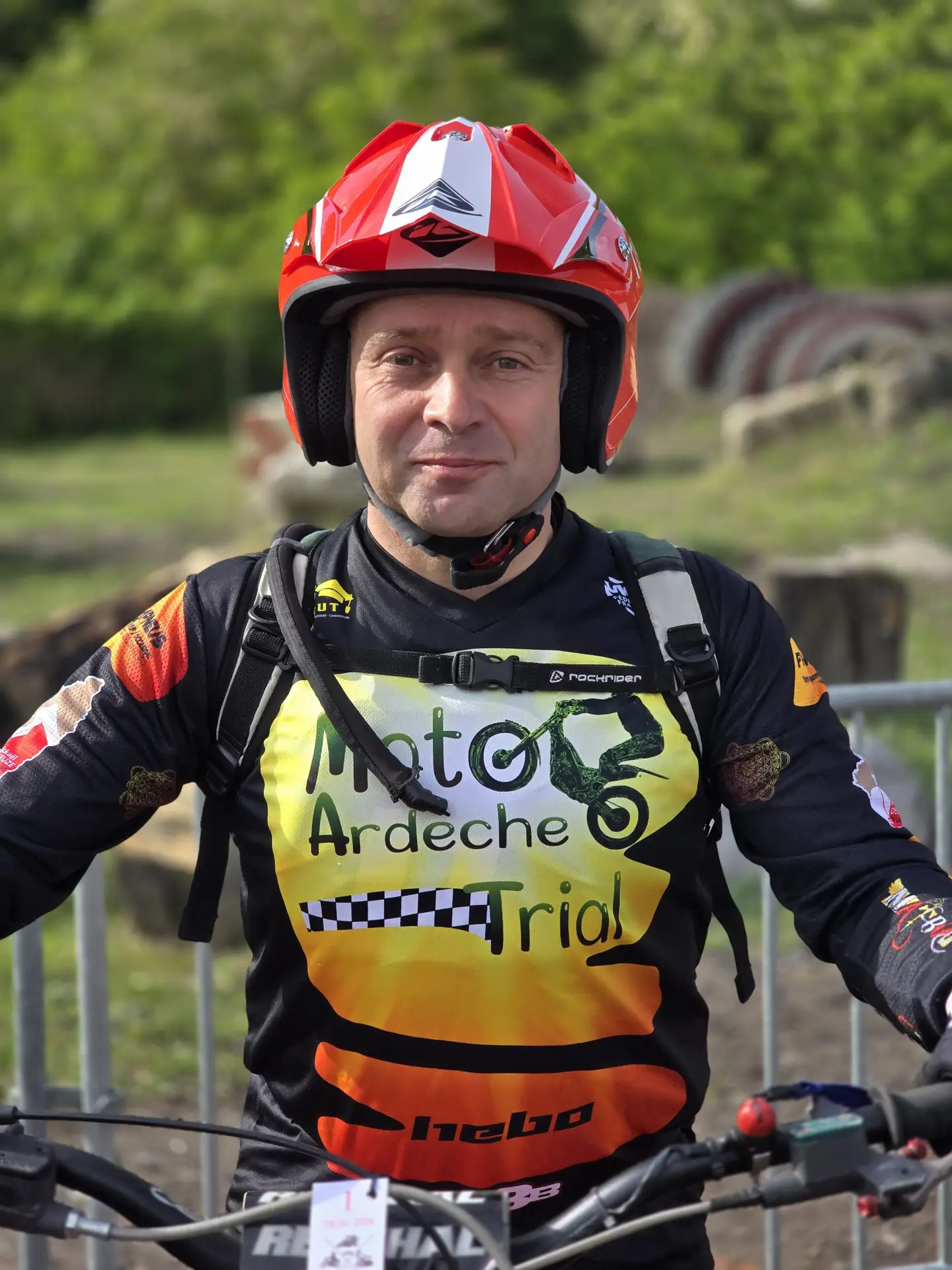 Pilote de moto trial en action